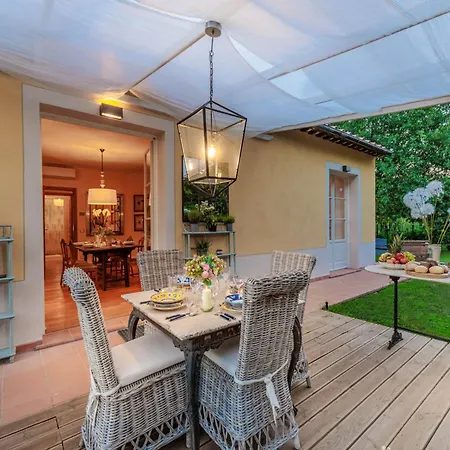 Near With Private Pool Villa Lucca